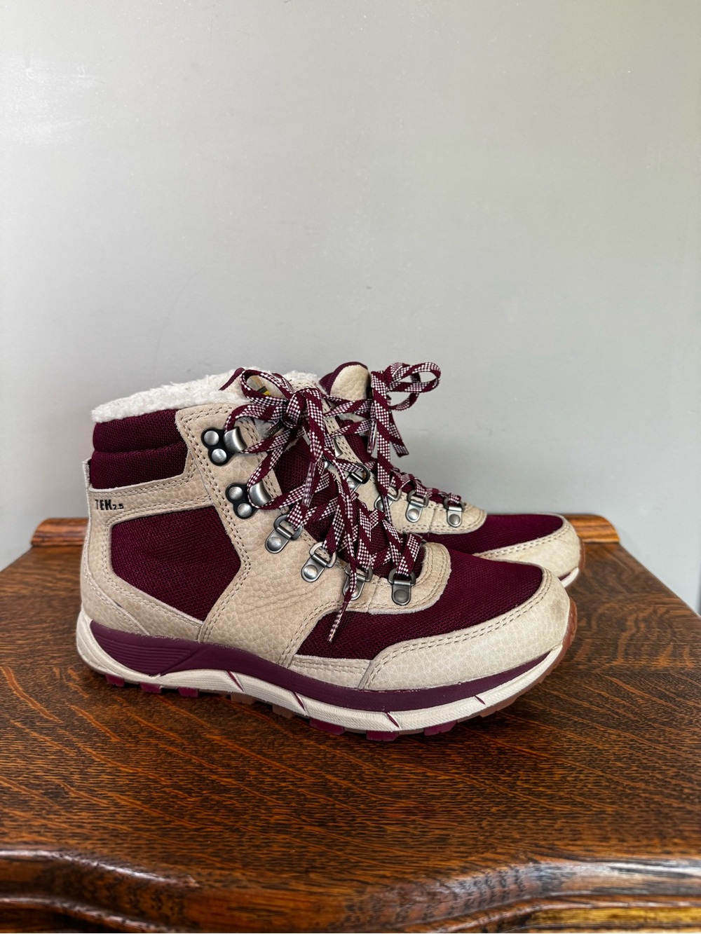 L.L.Bean Waterproof Sherpa Lined Hiking Boots Women’s 7.5 Burgundy
